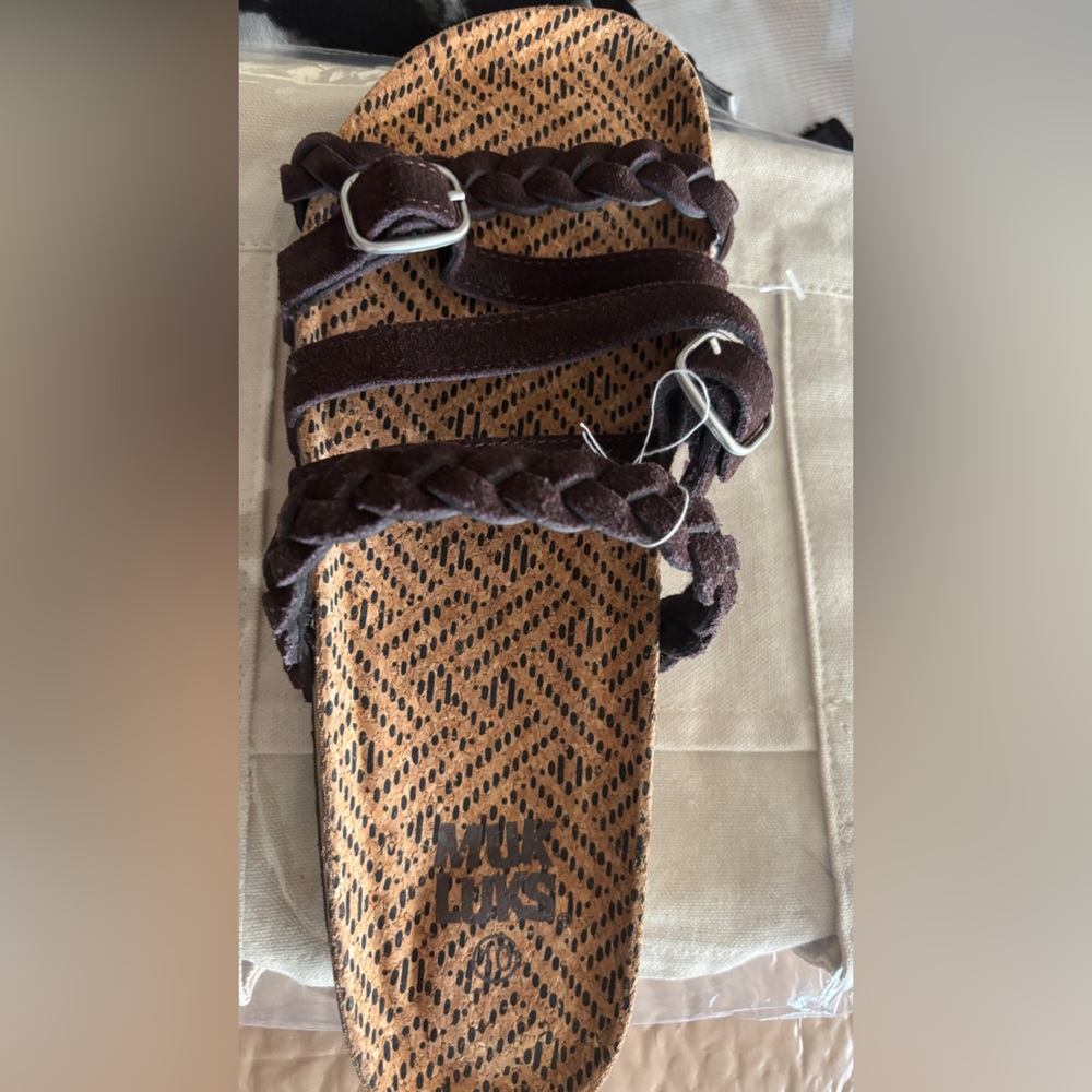 Muk Luks Sz.10 Chocolate Braided Sandals- Very Good Shape maybe never worn ❣️